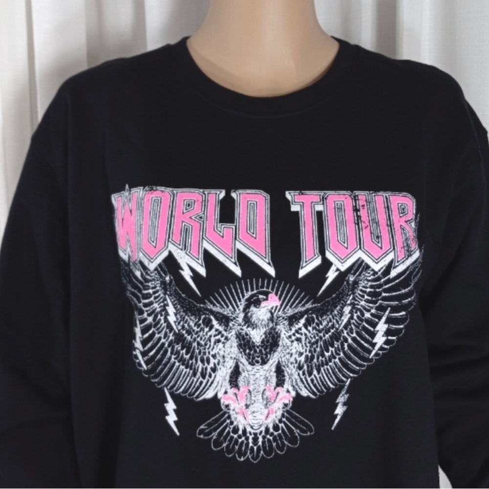 🆕 🎸 world tour sweatshirt L